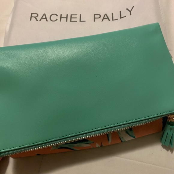 Stylish reversible clutch! - Picture 6 of 8